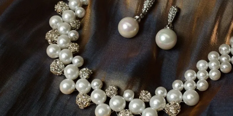 Her Kombine Uygun Kolye ve Küpe Seçmenin 7 Altın Kuralı