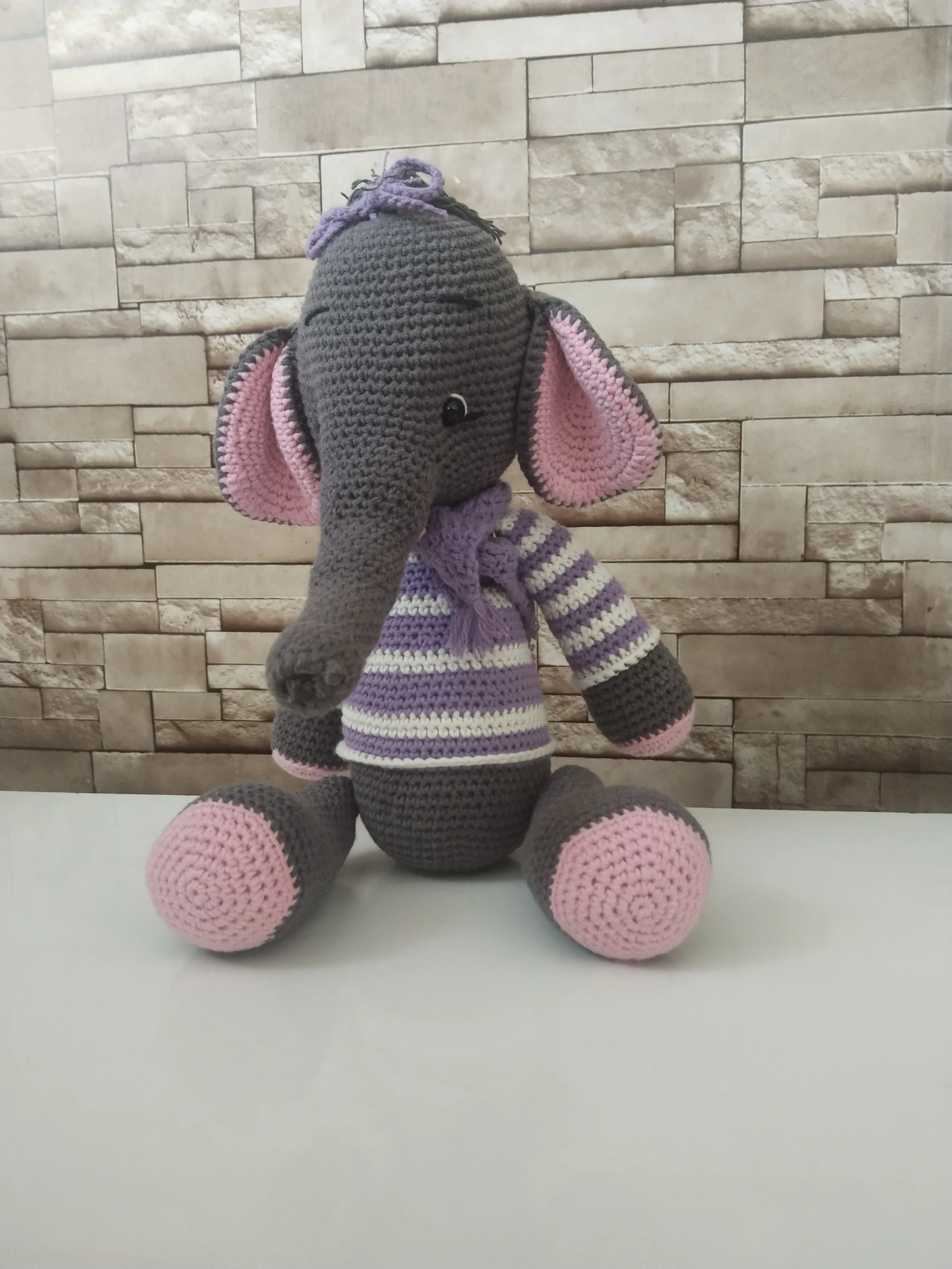 Amigurumi Fil Oyuncak – El Yapımı, Örgü Kazaklı ve Renkli Tasarım