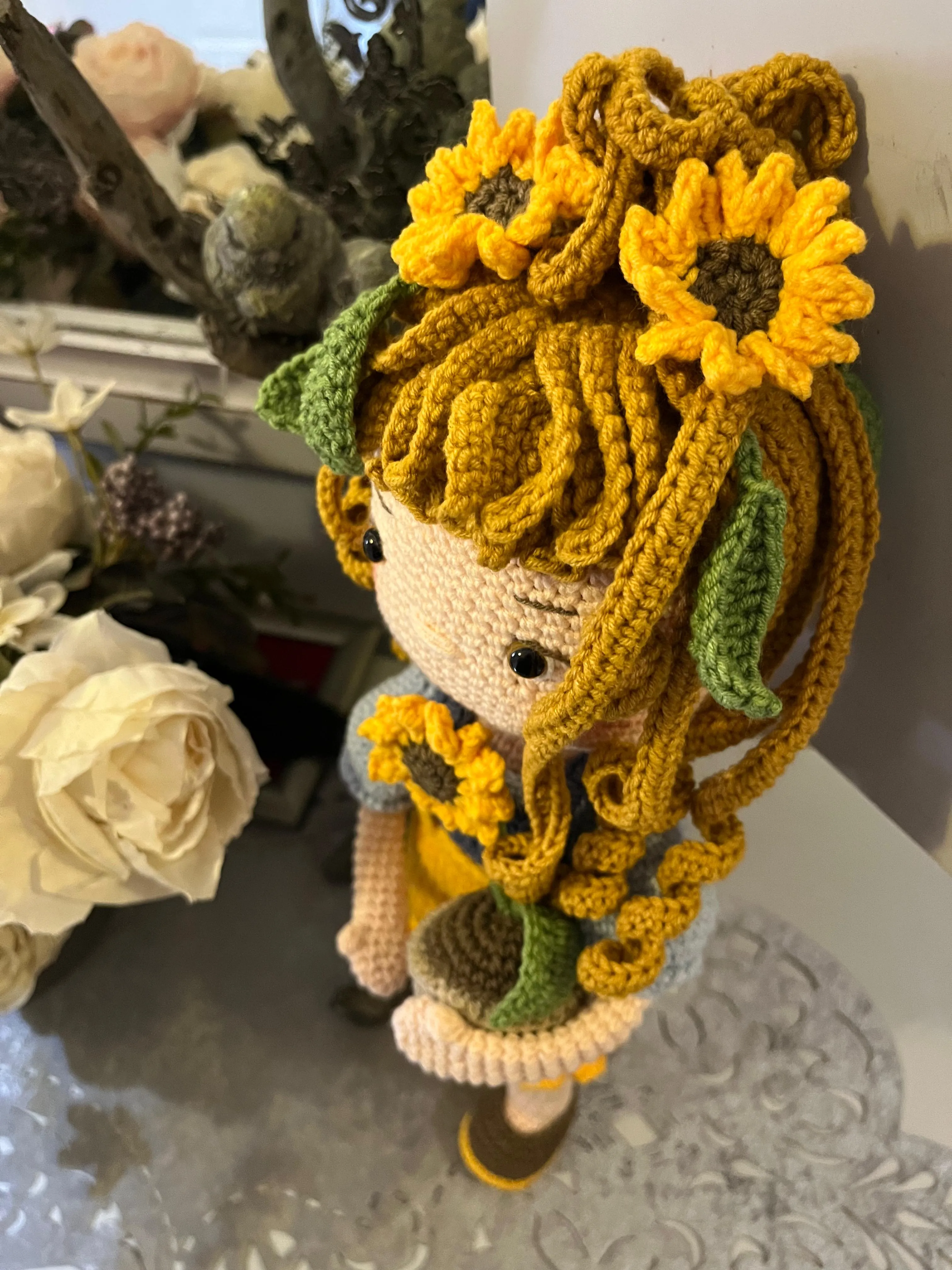 El Yapımı Amigurumi Ayçiçekli Bebek