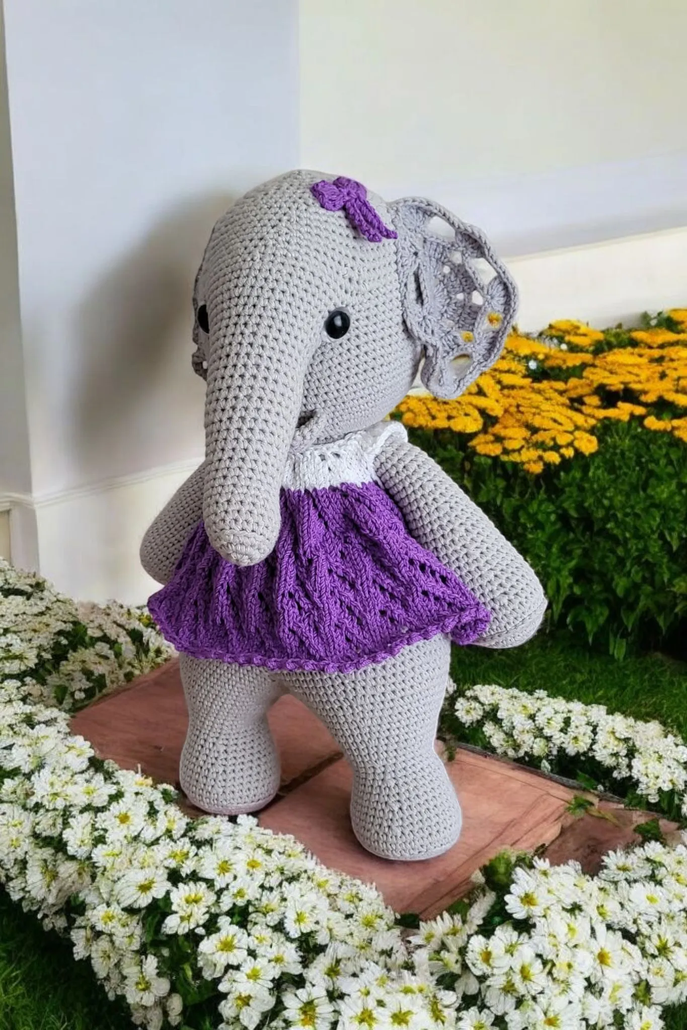 Mor Elbiseli Amigurumi Fil – El Yapımı, Güvenli ve Dekoratif Oyuncak