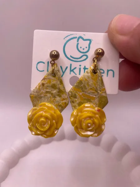 Gül Desenli El Yapımı Küpe