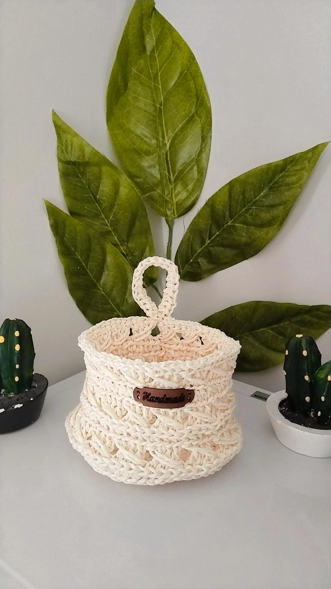 El Yapımı Beyaz Hasır Sepet