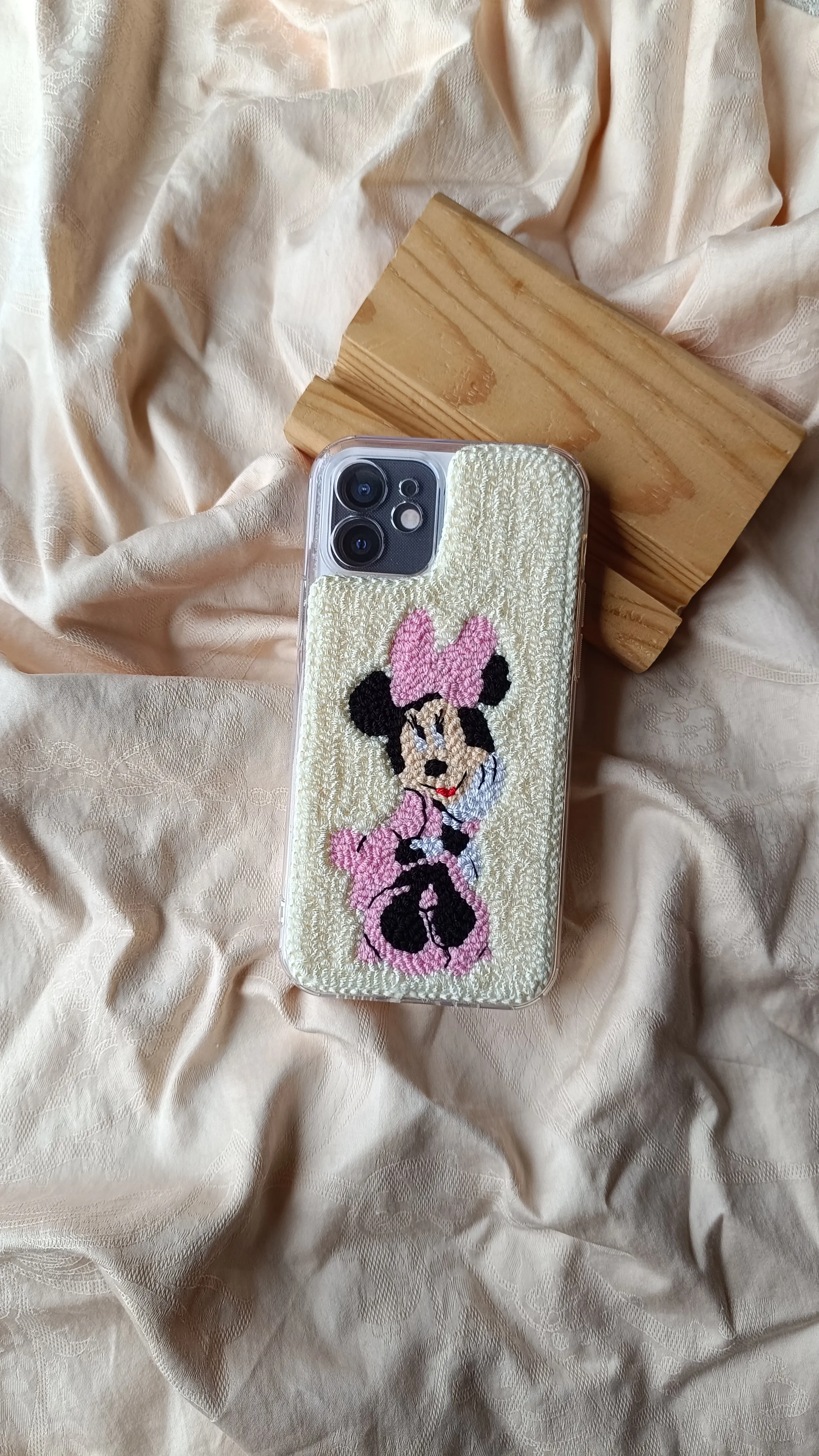 iPhone 13 Pro Max Uyumlu Minnie Mouse Karakterli Punch Telefon Kılıfı

Here's the translation:

iPhone 13 Pro Max Compatible Minnie Mouse Character Punch Phone Case