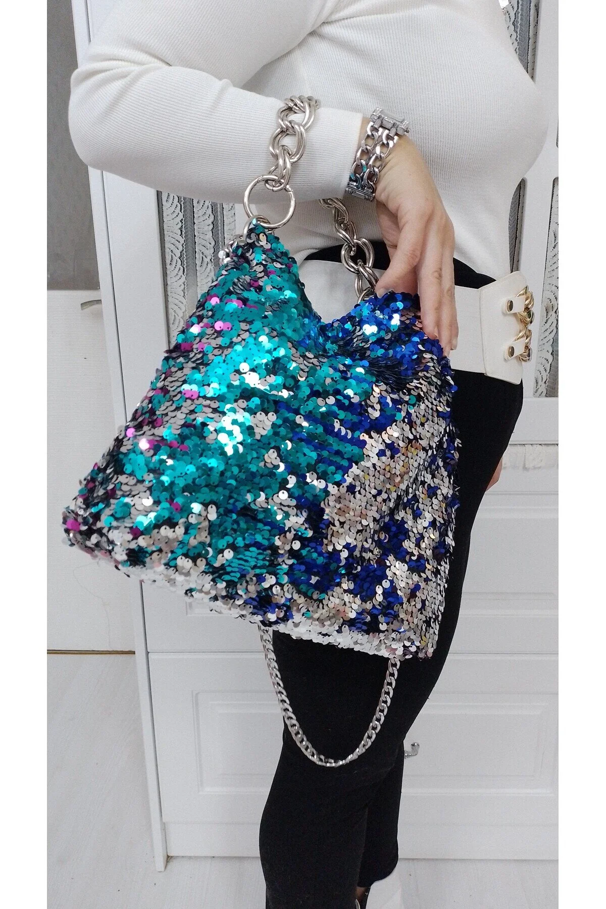 Metal Uzun İnce Zincirli Puulu Çanta