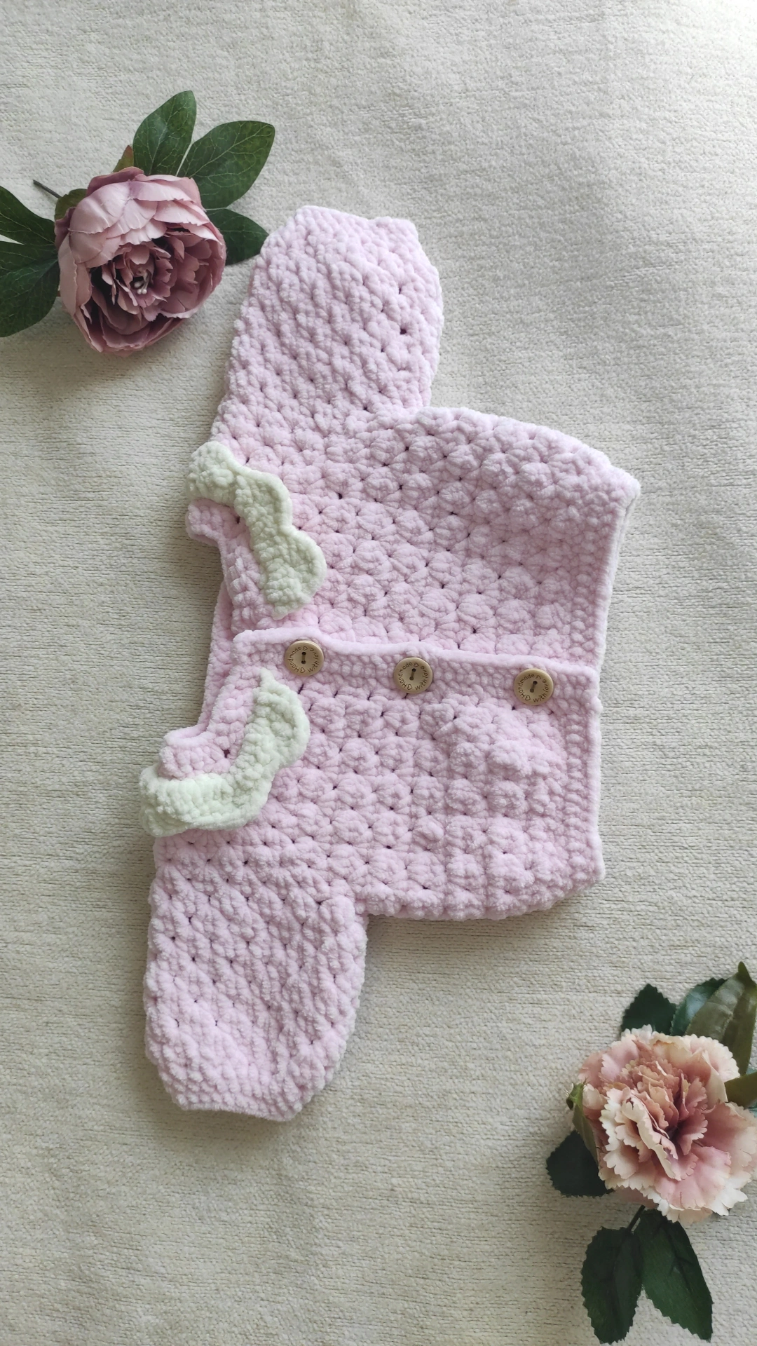 Pembe Kadife Bebek Hırkası - Fırfır Yaka Detaylı, El Örgüsü