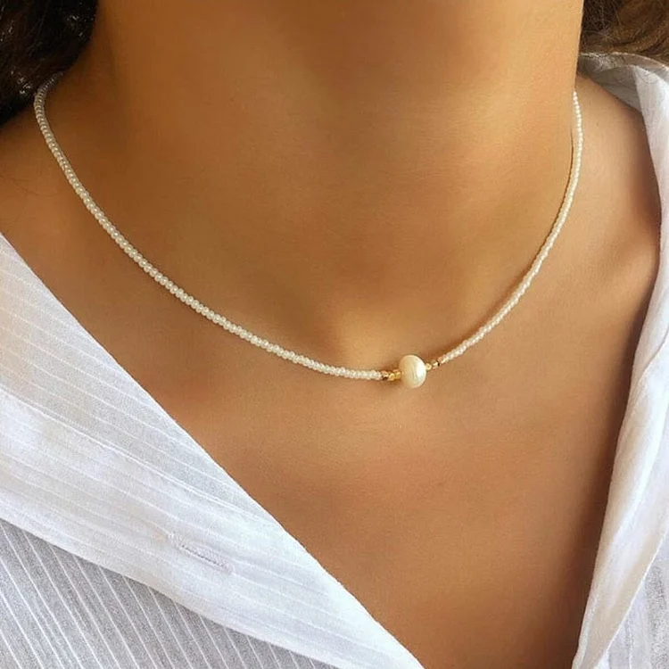 Red Sand Bead Pearl Detailed Necklace - Minimalist Design