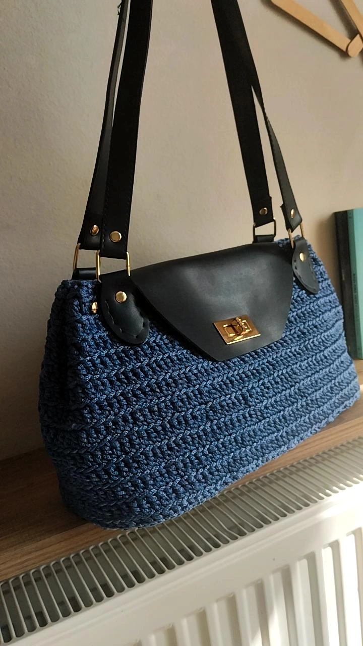 Lacivert Makrome Örgü Omuz Çantası - Deri Kapaklı ve Askılı El Emeği