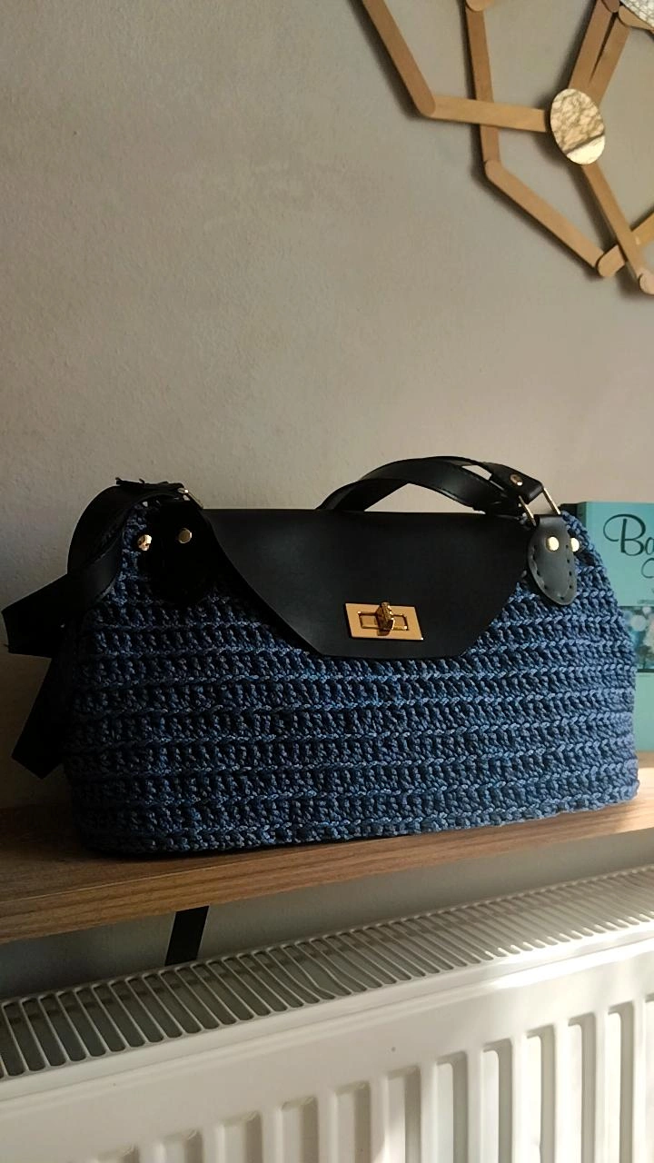 Lacivert Makrome Örgü Omuz Çantası - Deri Kapaklı ve Askılı El Emeği