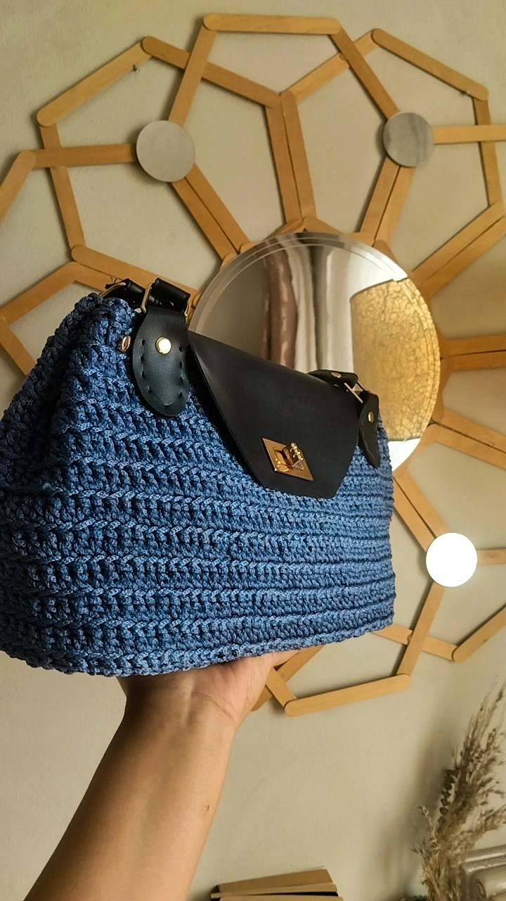 Lacivert Makrome Örgü Omuz Çantası - Deri Kapaklı ve Askılı El Emeği