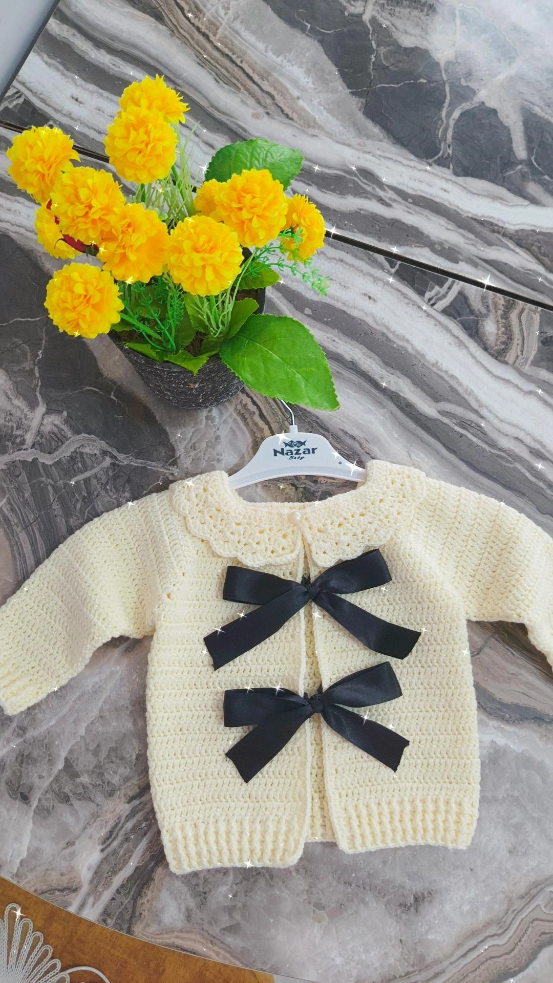 Krem Rengi Fiyonk Detaylı Örgü Bebek Hırka - El Emeği