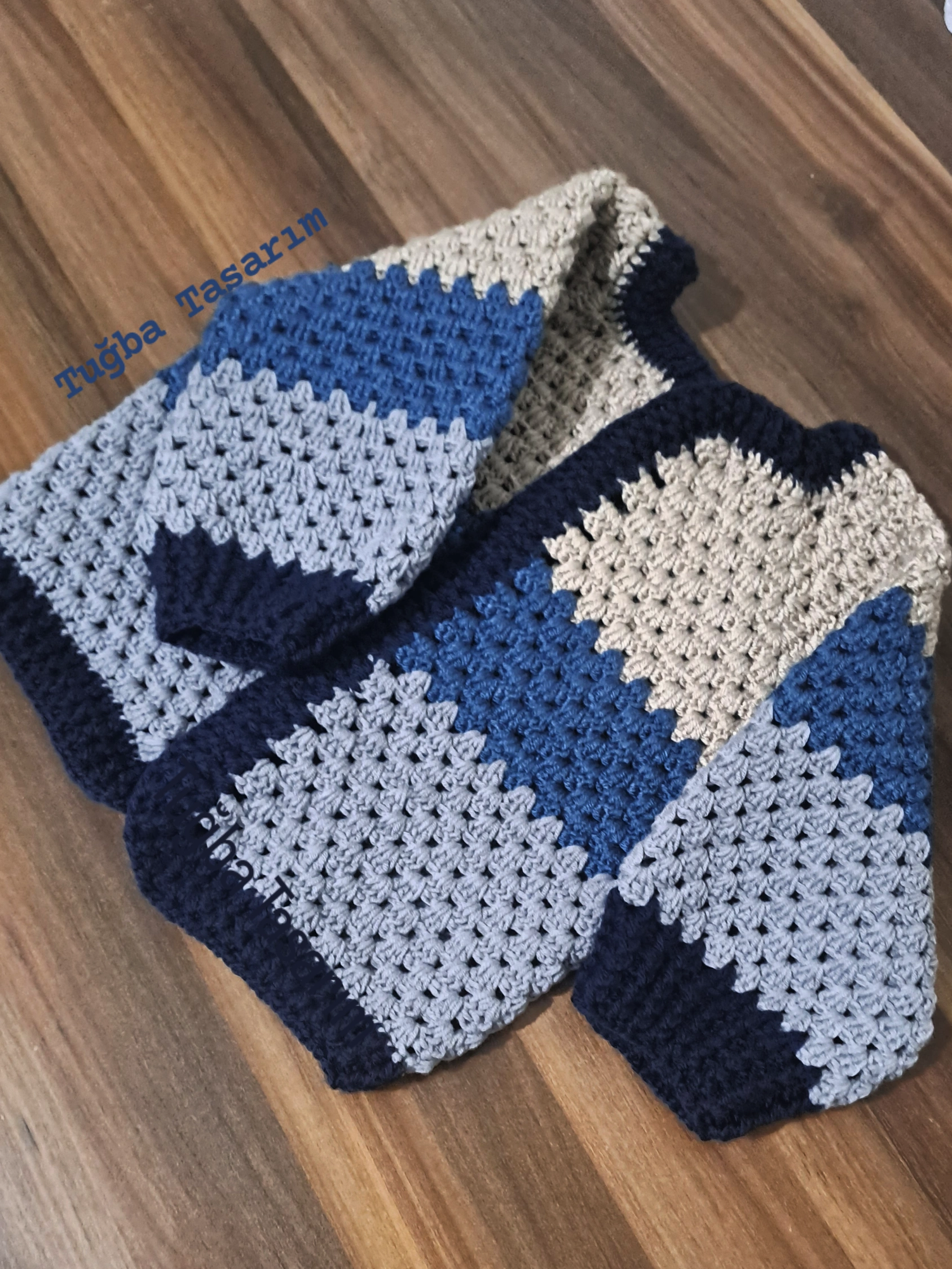 Mavi, Gri ve Bej Renkli Örgü Bebek Hırkası - El Emeği