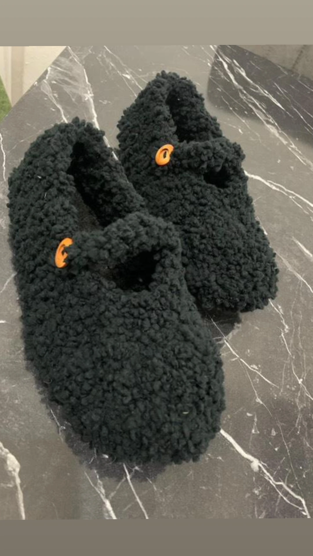 Siyah Renkli Örgü Ev Patiği - Kartopu Pinterest Model - El Emeği