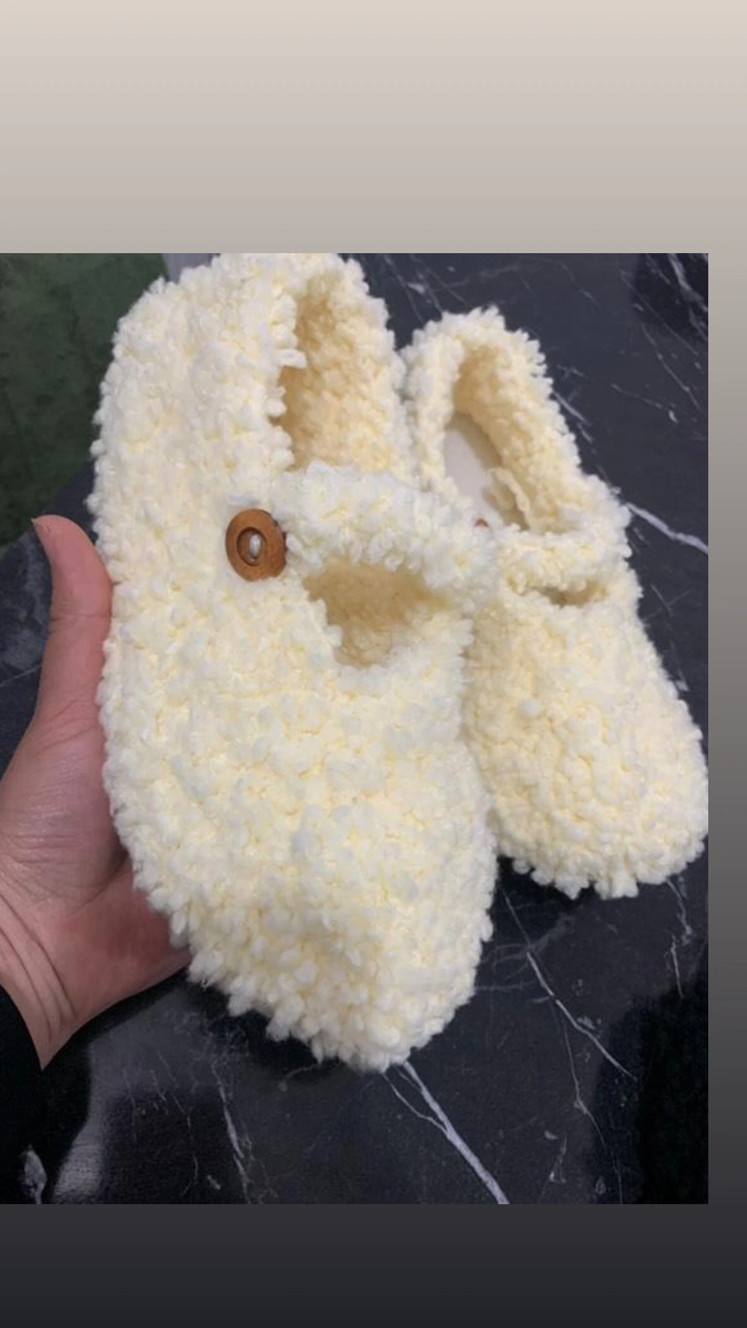 Krem Rengi Örgü Ev Patiği - Kartopu Pinterest İpli Düğmeli Model