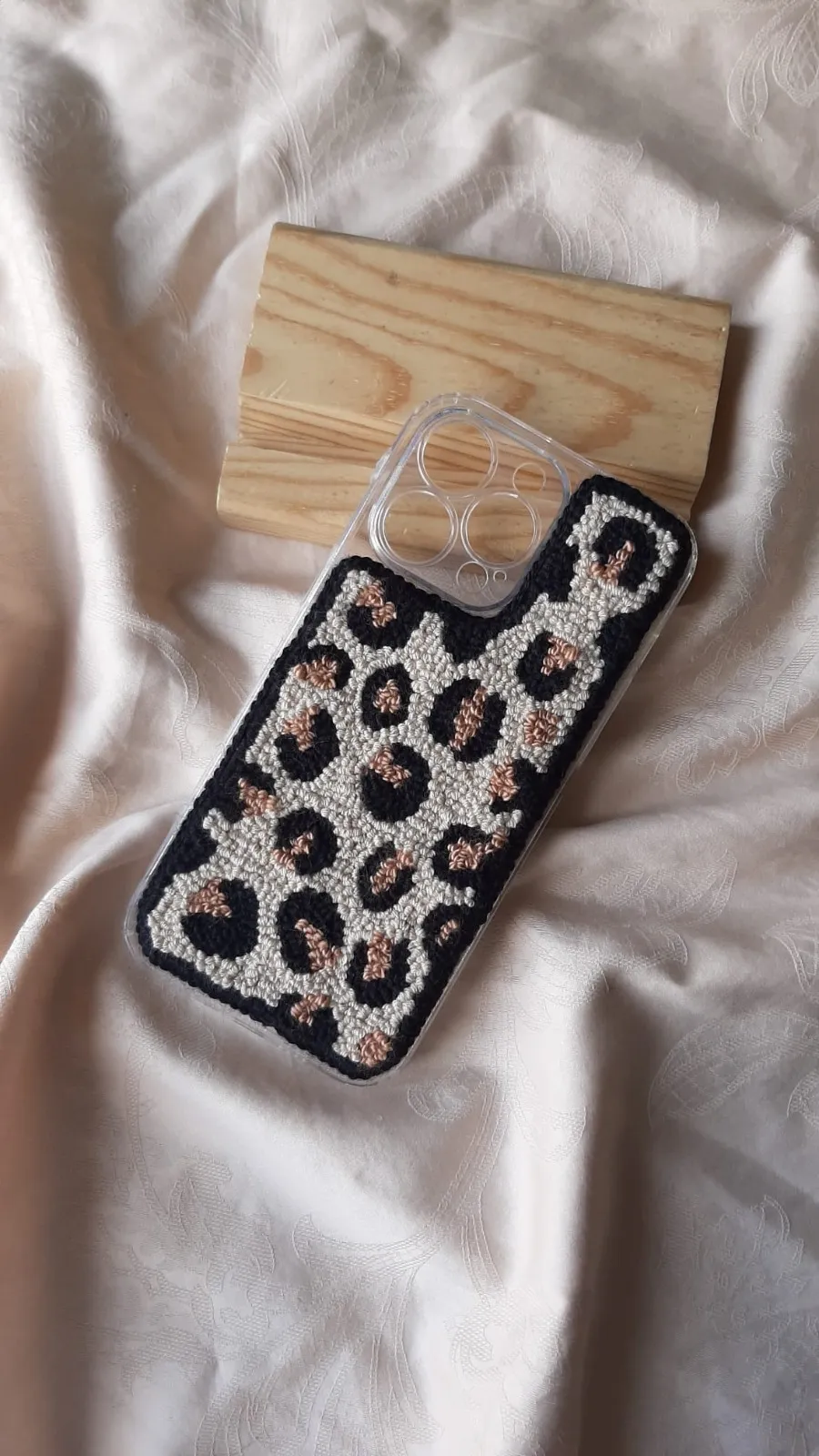 iPhone 15 Plus Uyumlu Leopar Desen Punch Telefon Kılıfı