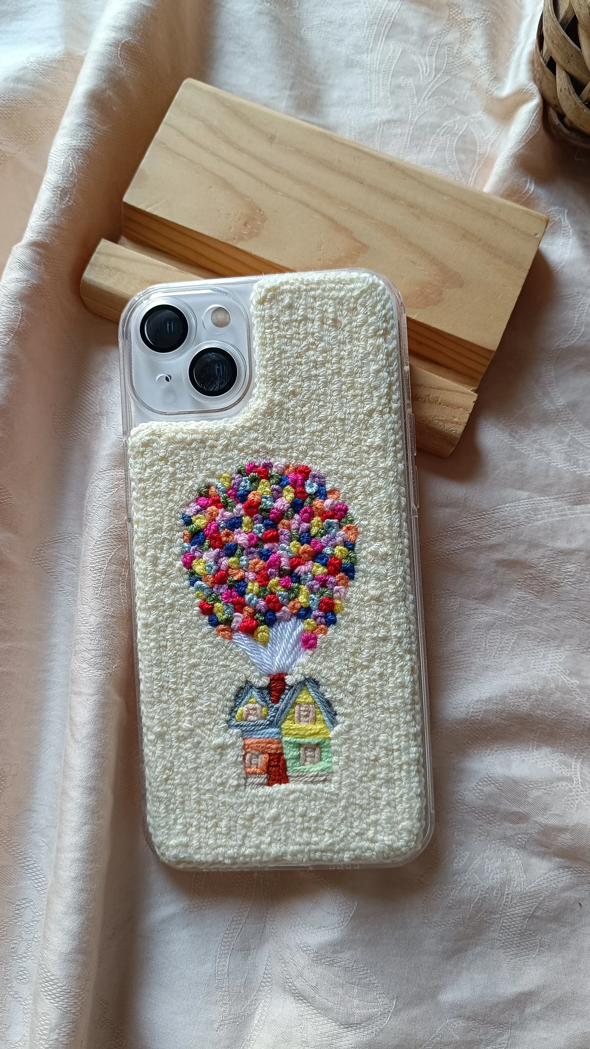 iPhone 14 Plus Uyumlu UP Desenli El Yapımı Punch İşlemeli Telefon Kılıfı