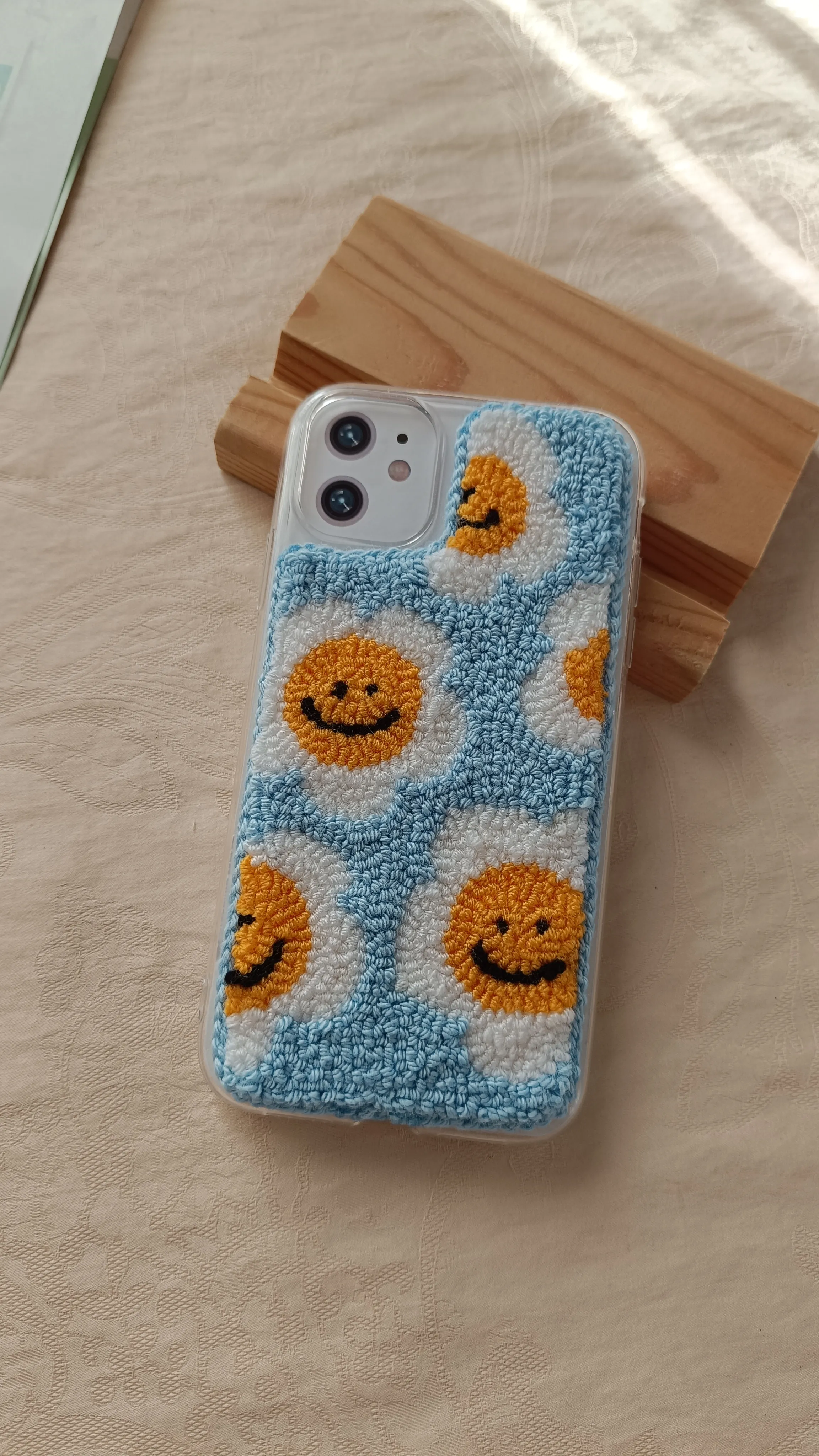 iPhone 14 Plus Uyumlu Gülücük Desen Punch Telefon Kılıfı