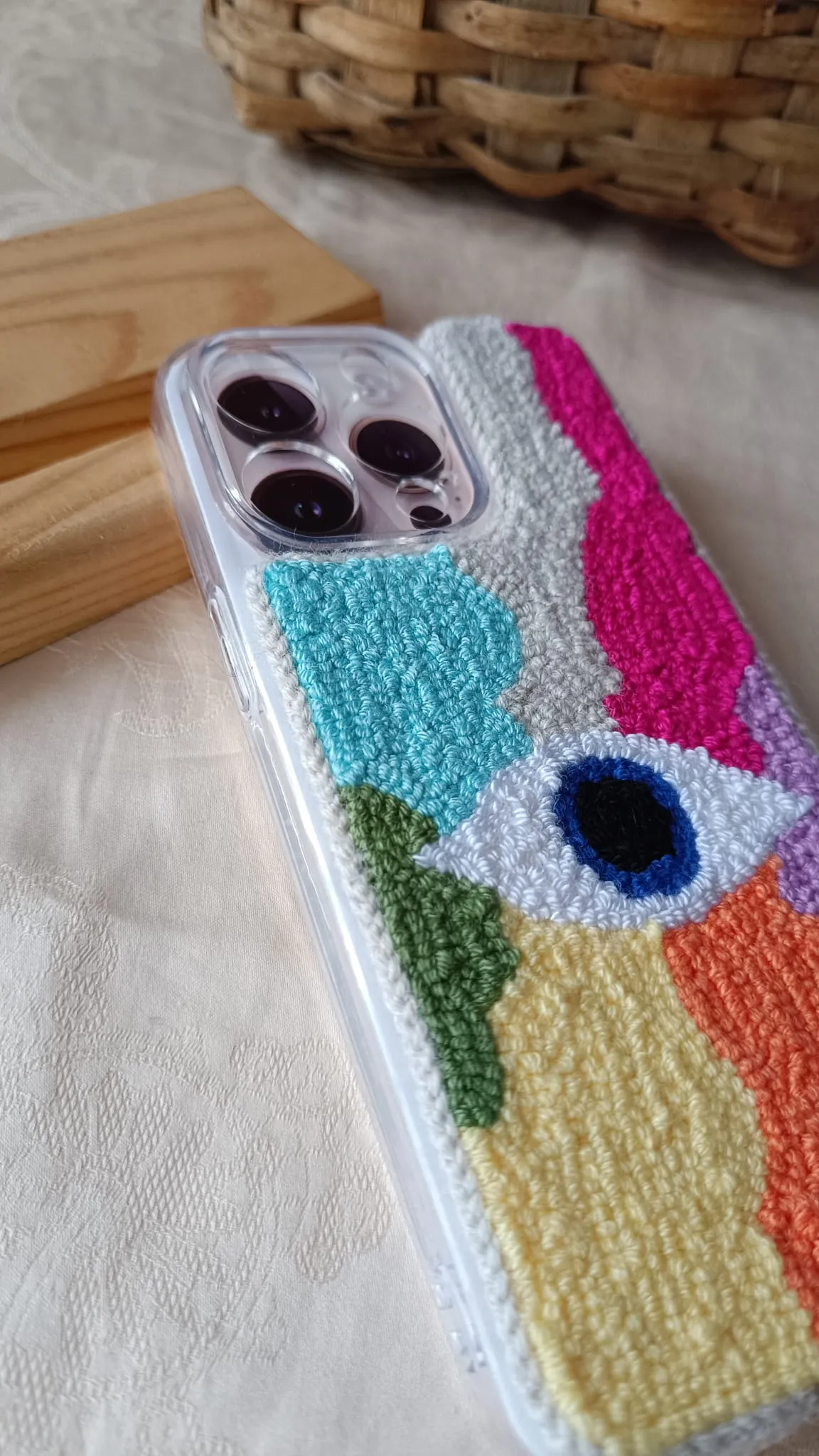 iPhone 15 Plus Uyumlu Göz Desen Punch Telefon Kılıfı