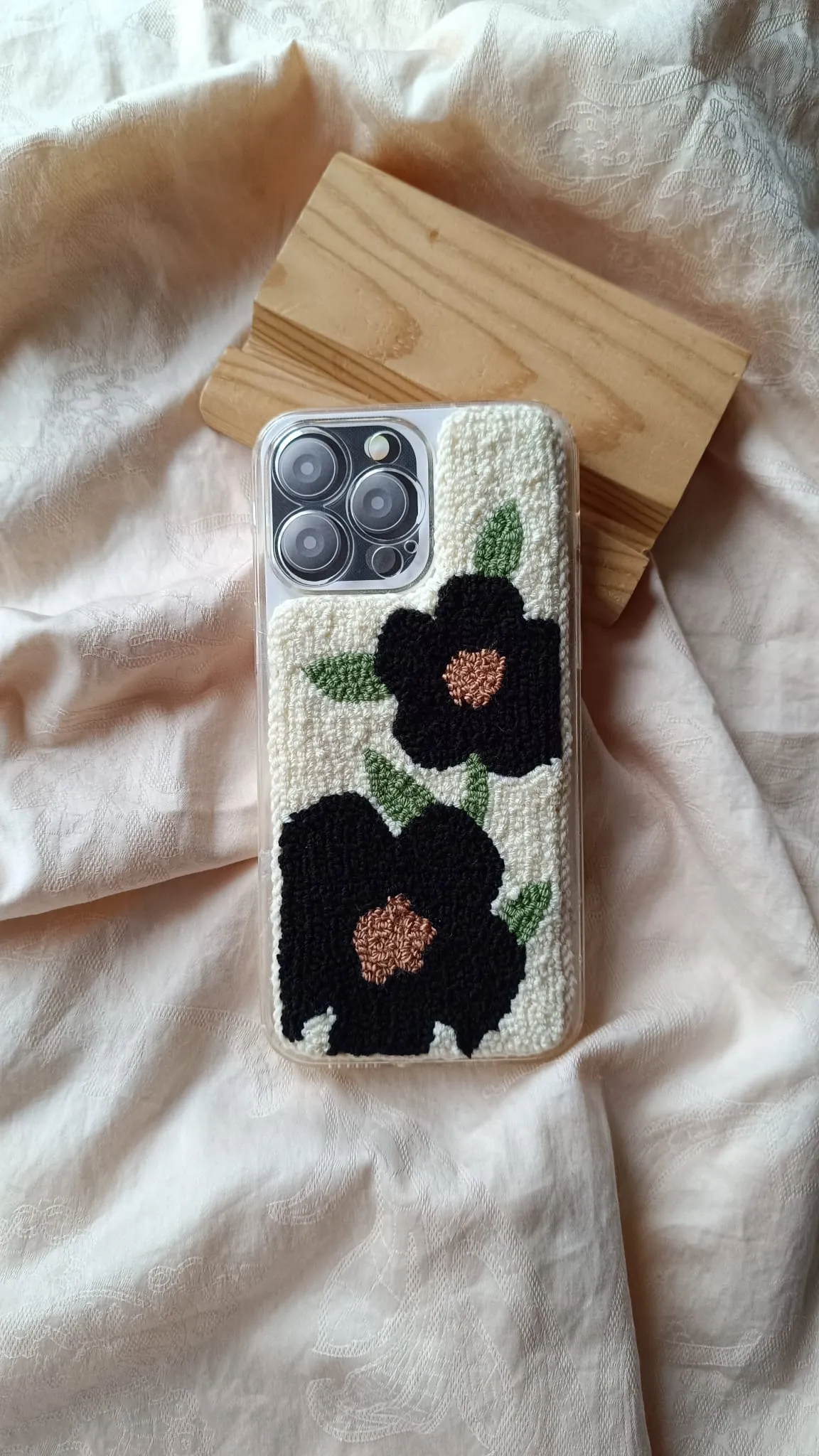 iPhone 16 Plus Uyumlu Çiçek Desen Punch Telefon Kılıfı