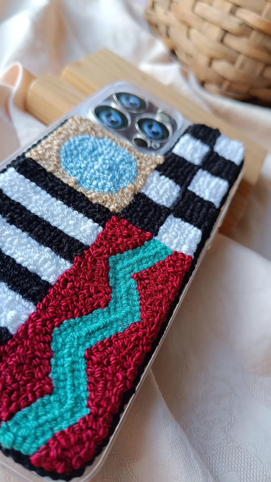 iPhone 14 Plus Uyumlu Geometrik Modern Tasarım Punch Telefon Kılıfı