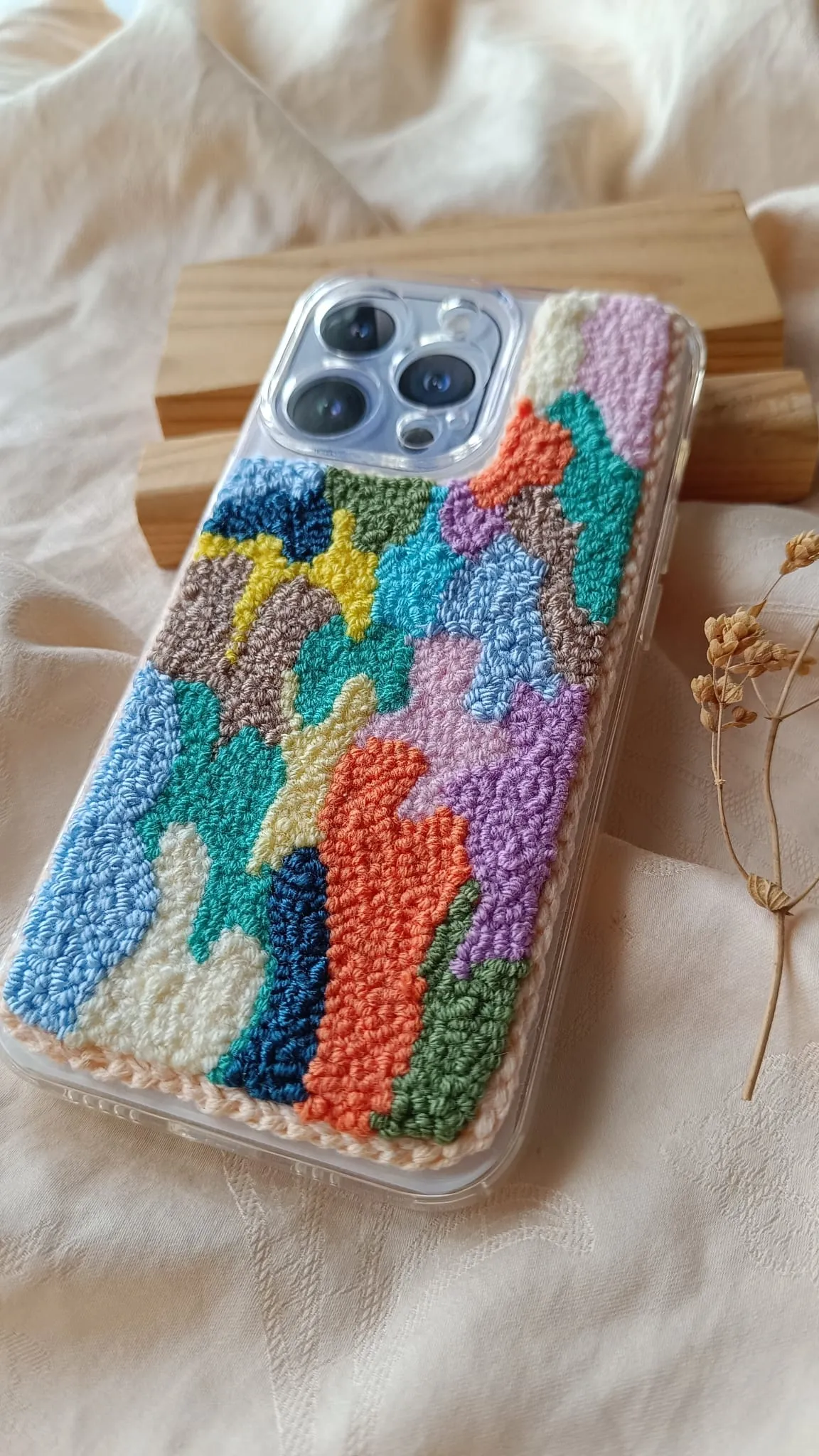 iPhone 14 Plus Uyumlu Renkli Punch Telefon Kılıfı