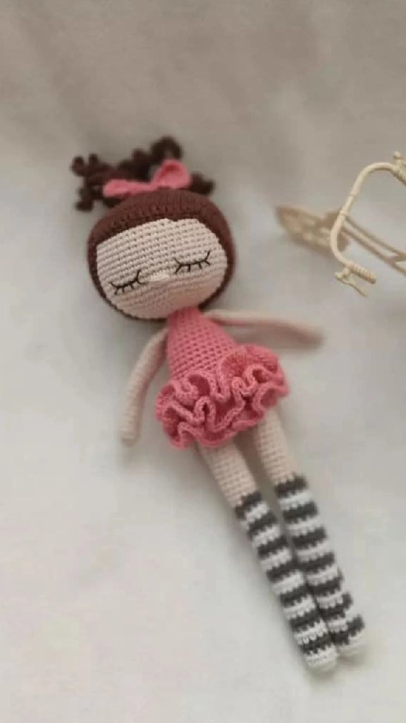 Örgü Balerin Kız Bebek - Pembe Elbise ve Çizgili Çoraplı - El Yapımı