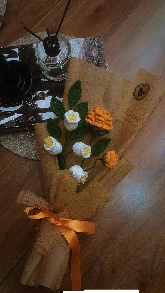 Turuncu ve Beyaz Örgü Çiçek Buketi - El Yapımı Hediyelik