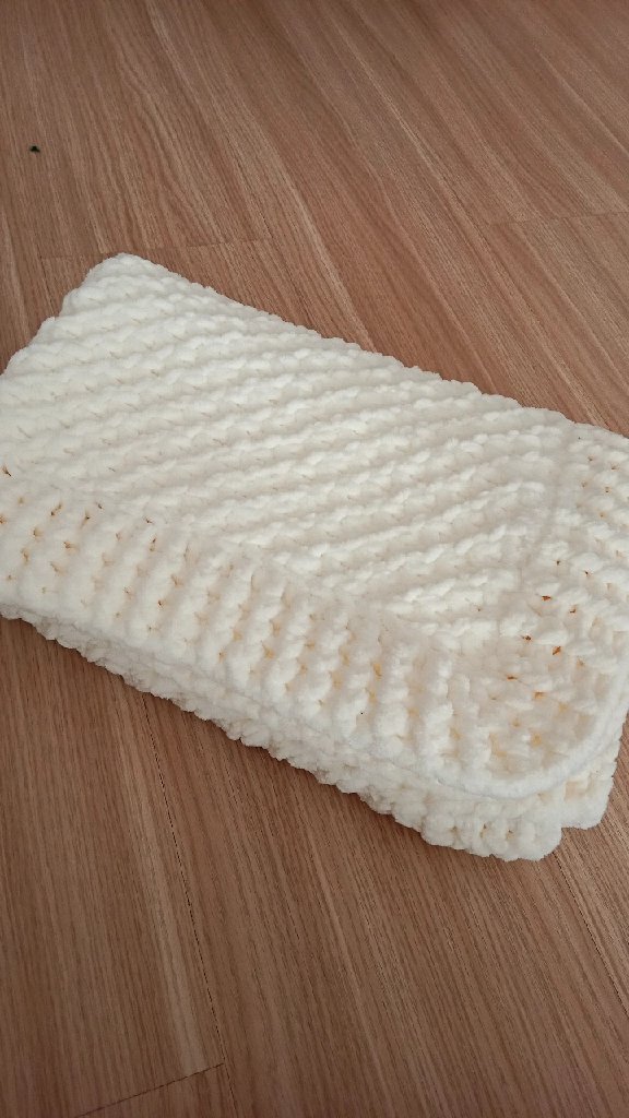 Krem Rengi Kadife Bebek Battaniyesi 90x90 cm - El Örmesi