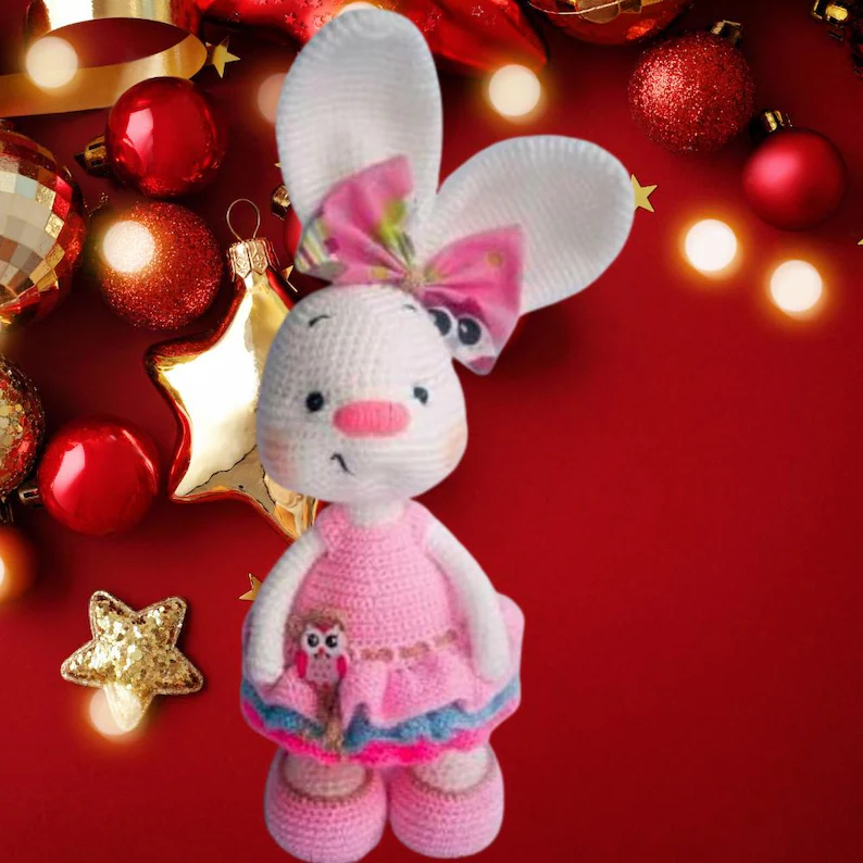 El Yapımı Amigurumi Pembe Elbiseli Tavşan – Büyük Boy Örgü Oyuncak ve Dekoratif
