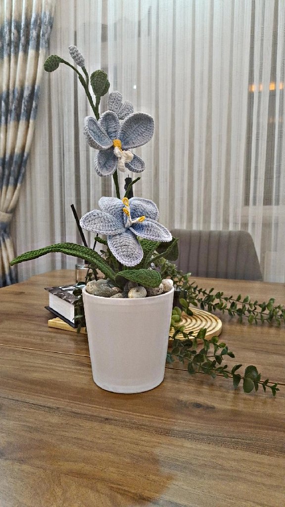 Gri Tığ İşi Orkide - El Yapımı Dekoratif Ev ve Ofis Aksesuarı