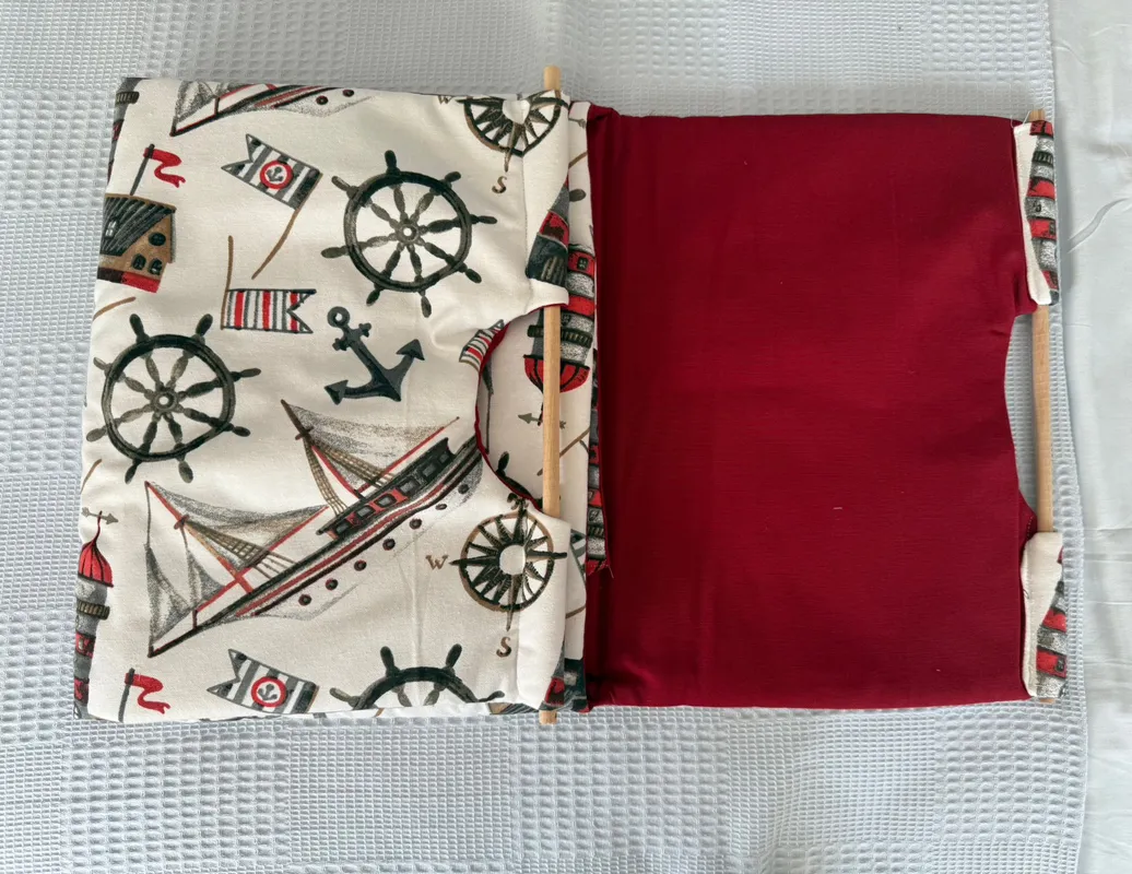 Patterned Picnic Cake Case with Wooden Handle