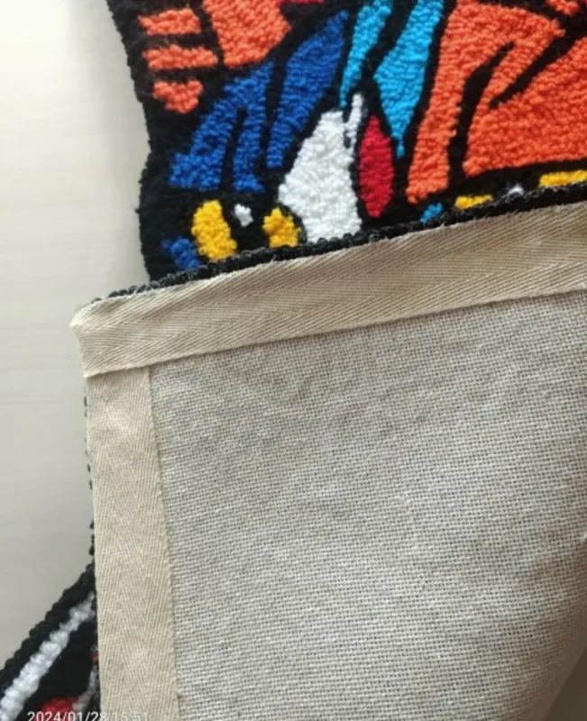Tufted Hand-Woven Ornamental Carpet with Cat Motif