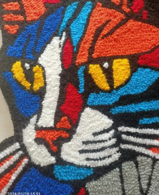 Tufted Hand-Woven Ornamental Carpet with Cat Motif