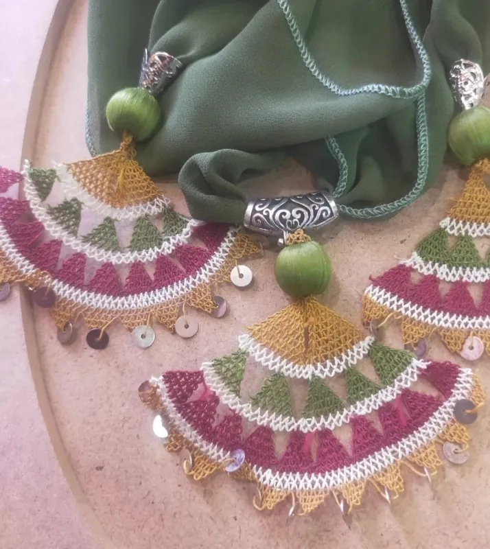 El Yapımı Oya Detaylı Şal Ucu Kolye  Etnik ve Zarif Tasarım