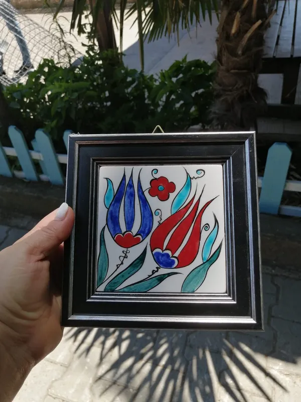 Renkli Lale Motifli 10x10 El Yapımı Dekoratif Çini Mini Pano