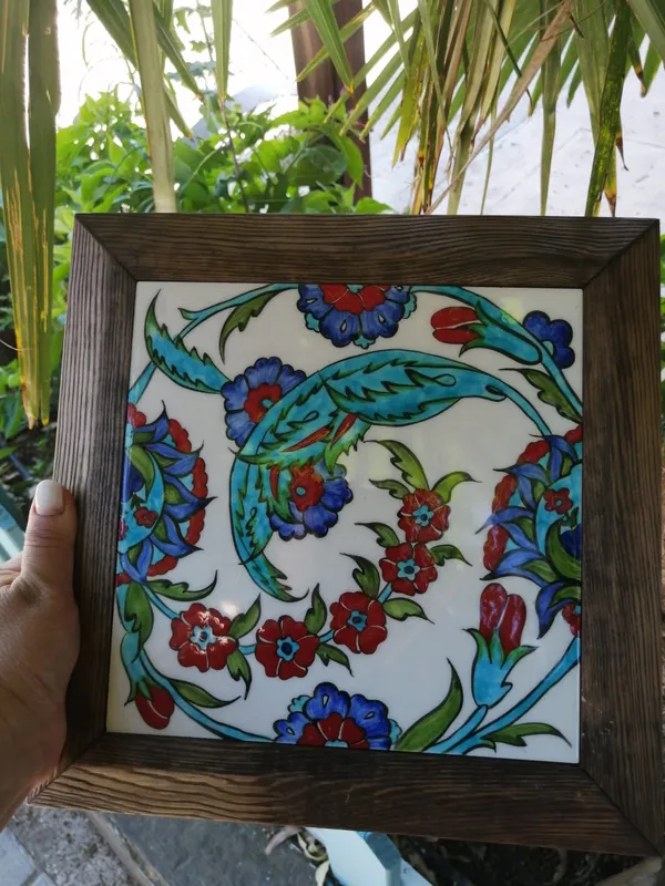 El Yapımı 20x20 Lale ve Karanfil Desenli Çini Pano  Osmanlı Motifli Seramik Duvar Dekoru