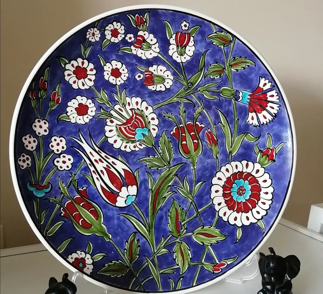 Hand-Painted Tile Plate with Lapis Blue Background – Vibrant Tulip and Carnation Motifs
