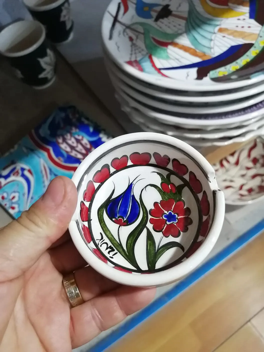 Lale ve Karanfil Motifli El Yapımı İznik Çini Kül Tablası