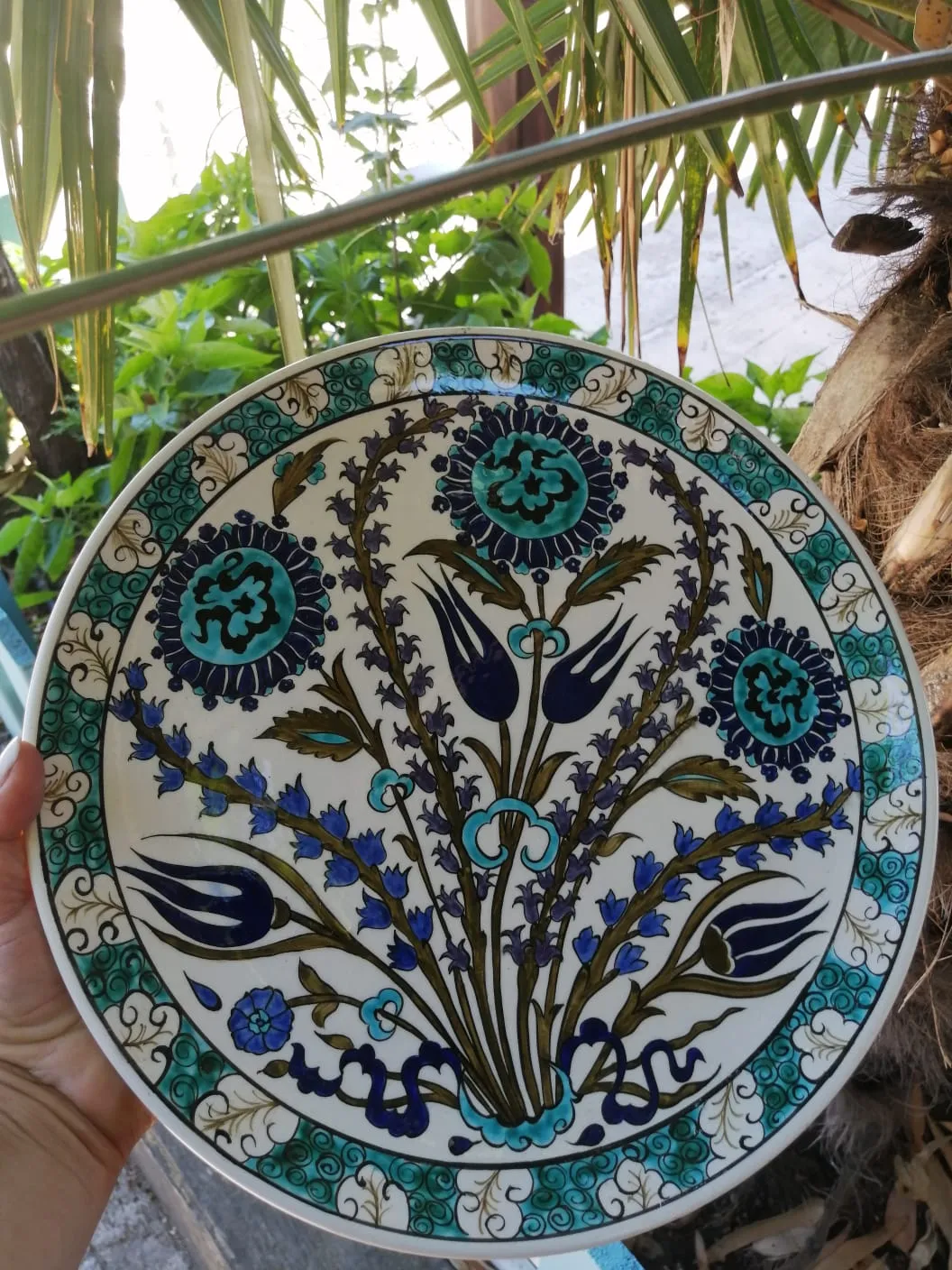 Turkuaz Tonlarında Lale ve Gül Motifli Klasik İznik Çini Tabağı