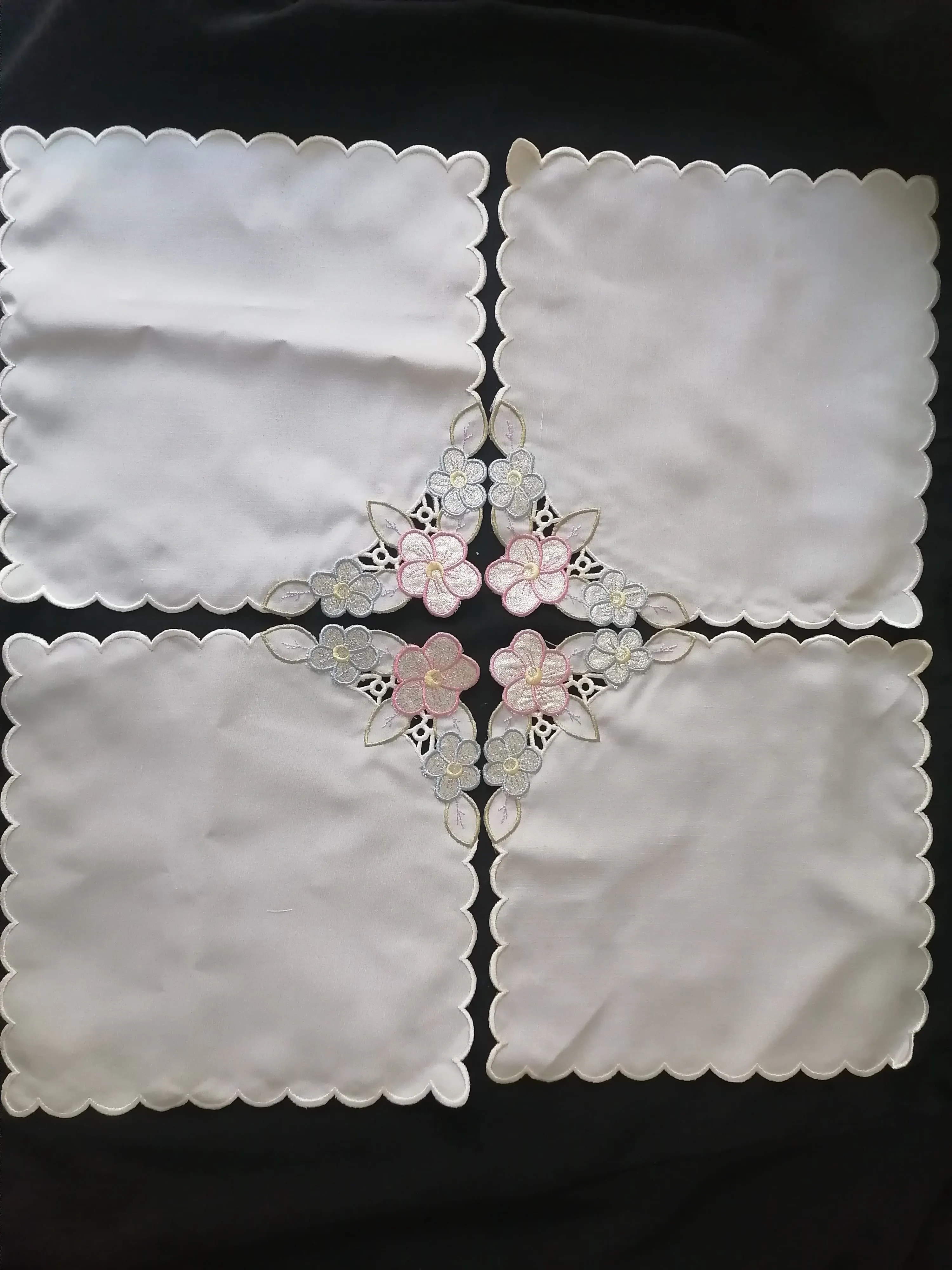 Pink Flower Embroidered 27x27 cm Four-Piece Coffee Table Cloth Set