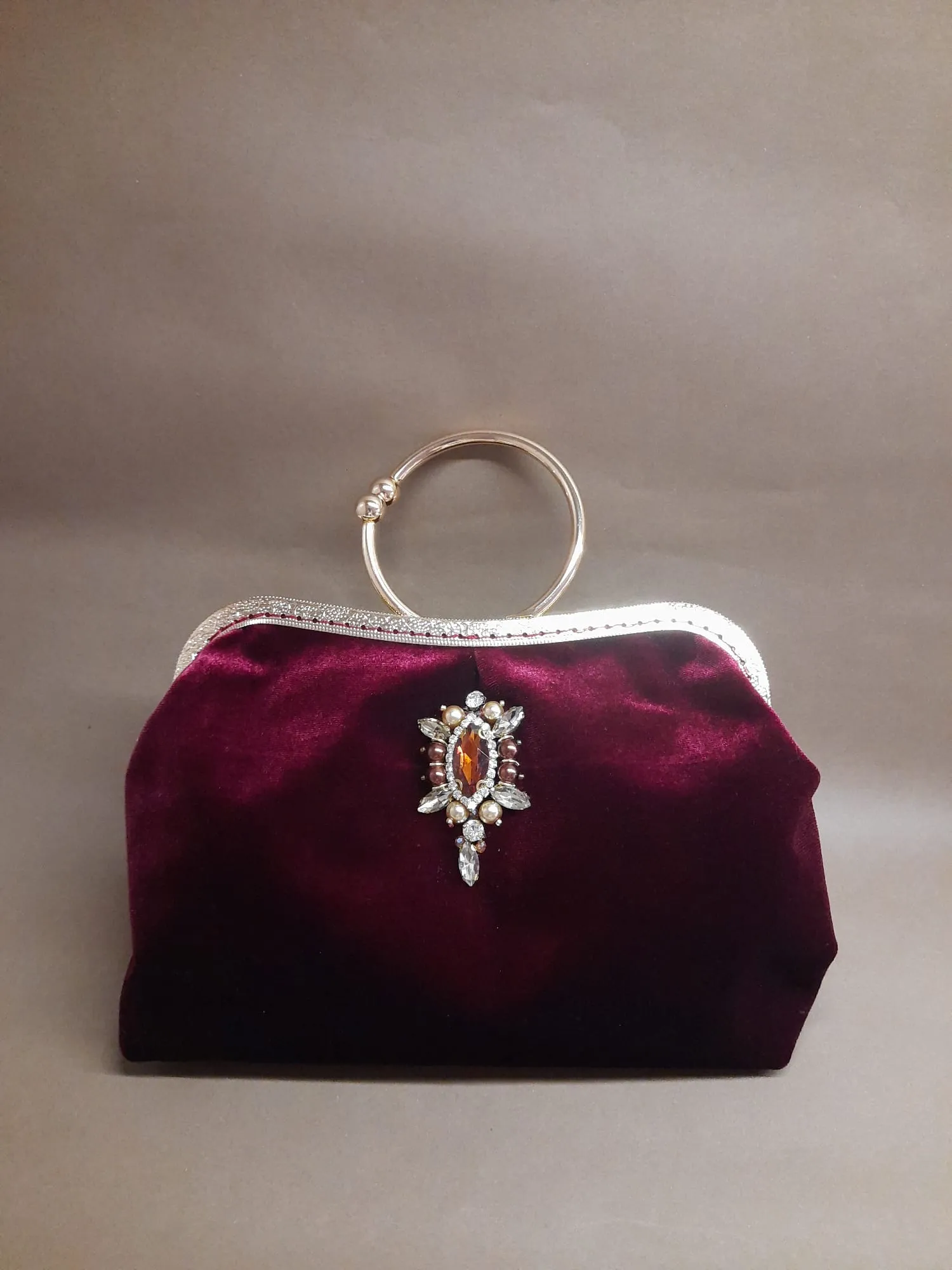 Burgundy Nobility: Velvet Handbag with Stone Brooch