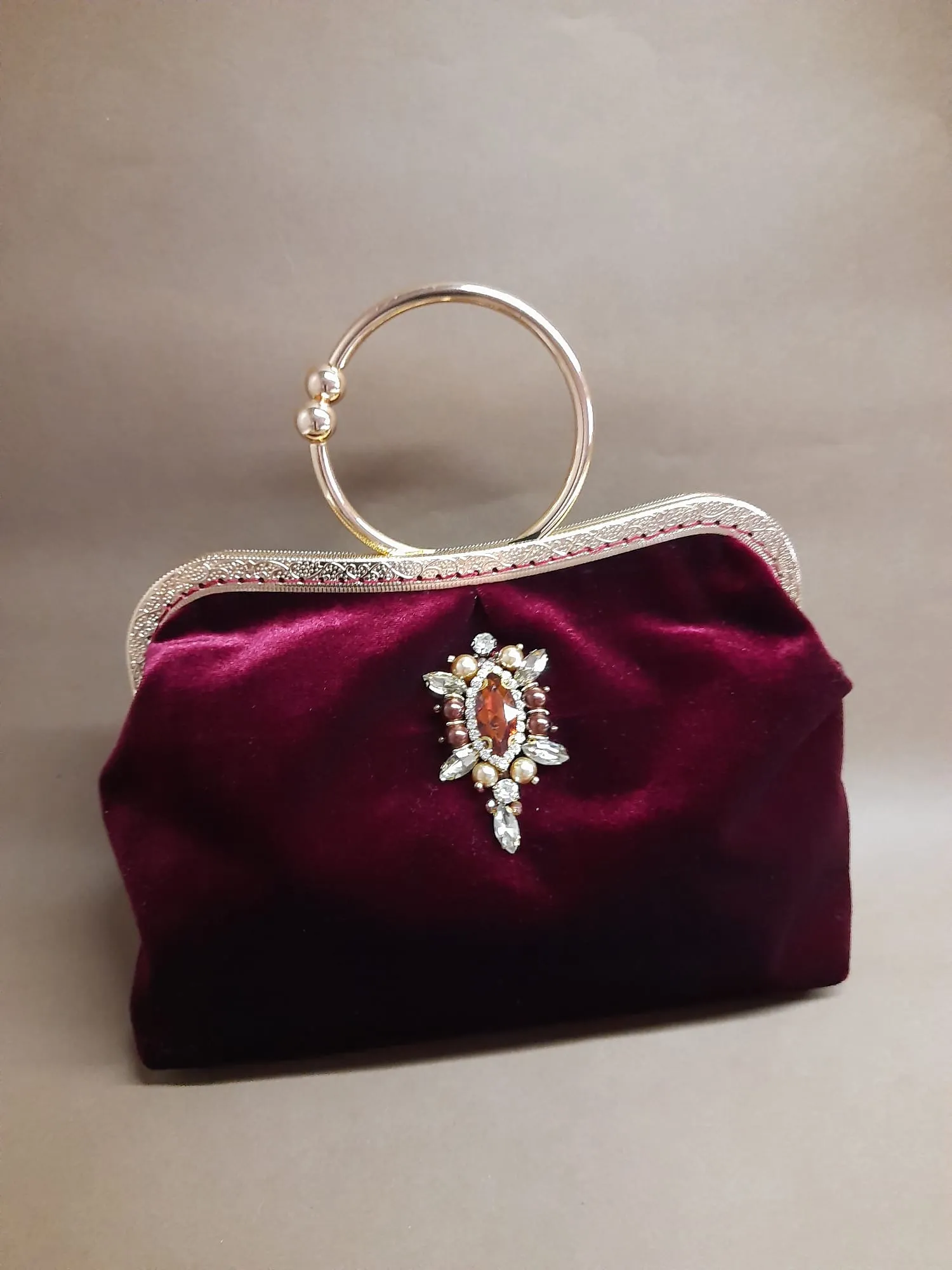 Burgundy Nobility: Velvet Handbag with Stone Brooch