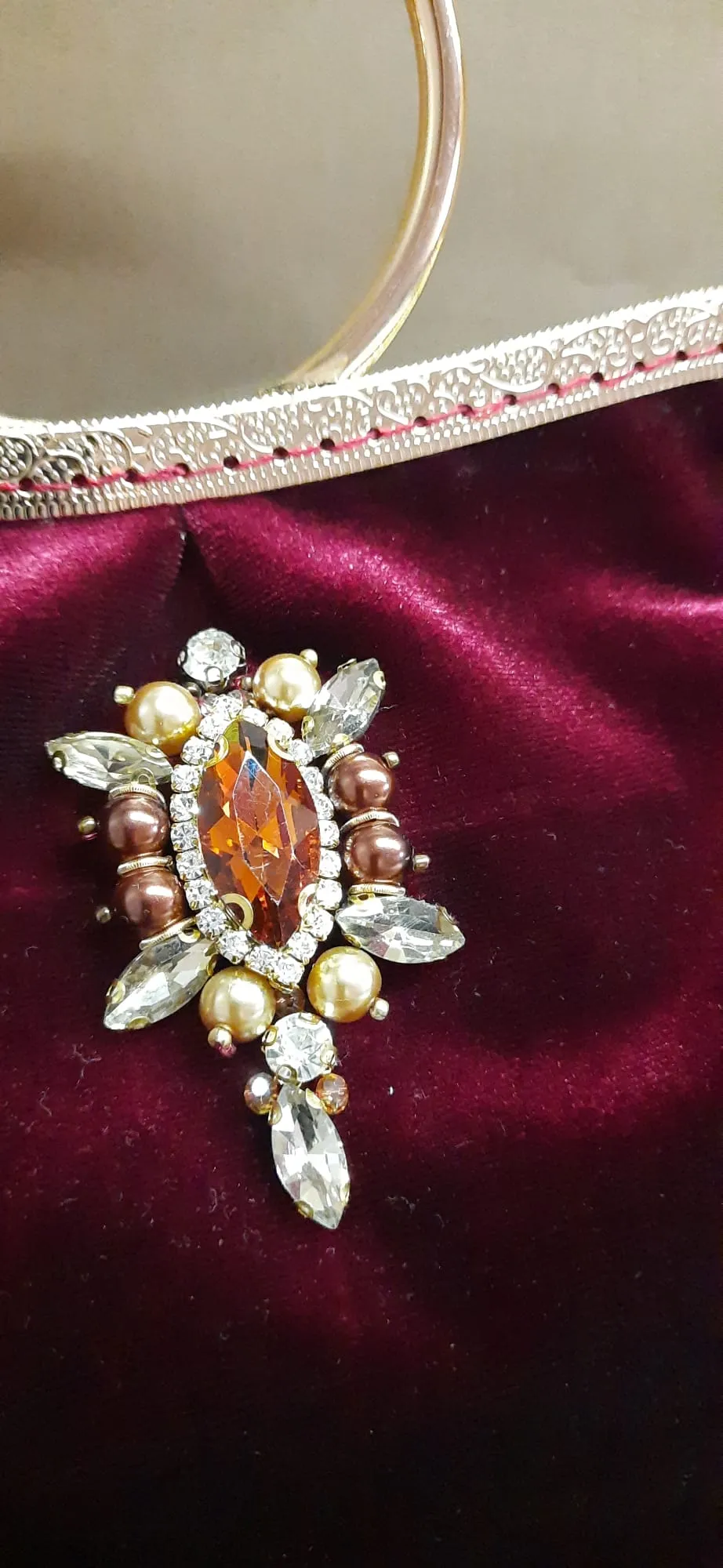 Burgundy Nobility: Velvet Handbag with Stone Brooch