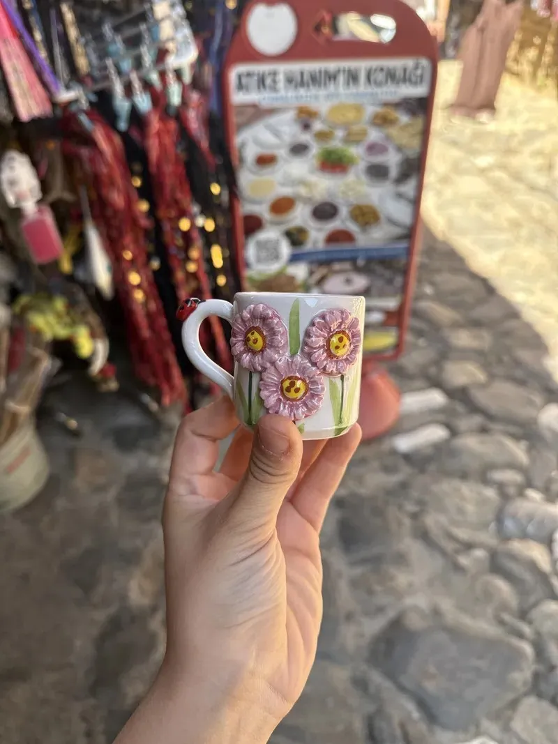 Set of 2 Daisy Patterned Coffee Cups
