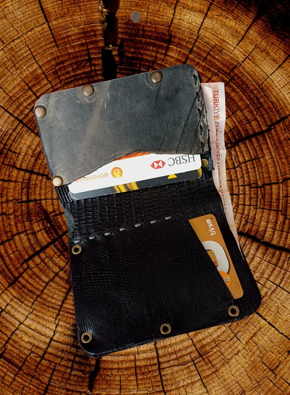 Handmade Leather Card Holder – Black Crocodile Texture & Anthracite Cover Design