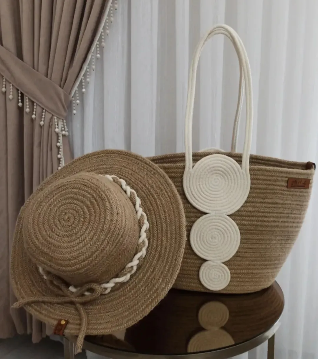 El Yapımı 2’li Hasır Set – Üçlü Detaylı Çanta & Şapka Kombini