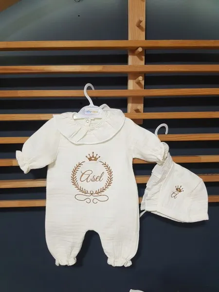Baby Clime İsimli Müslin Tulum ve  Bebek Şapkası (0-3 Ay) B9
