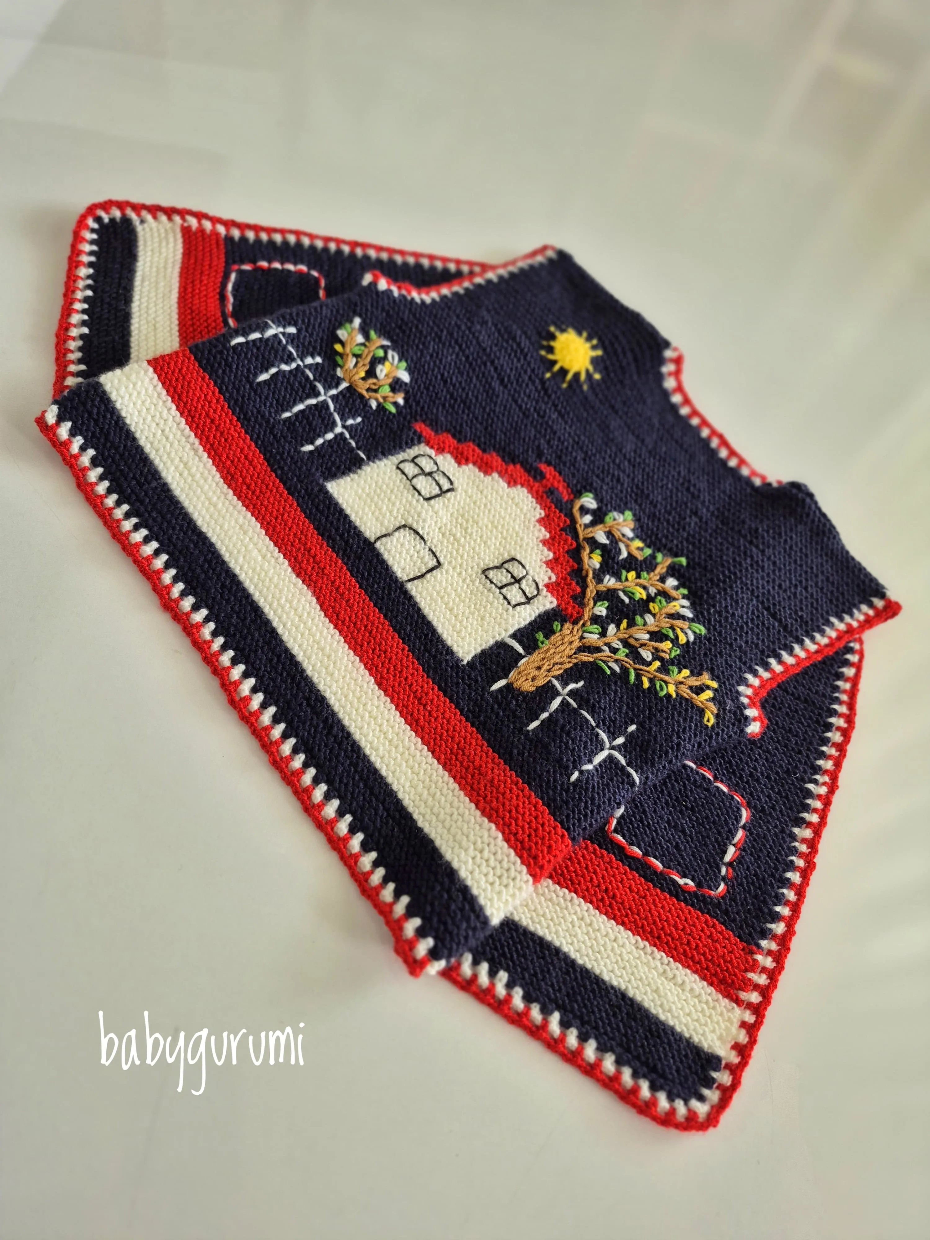 Nakış Detaylı El Örgüsü Bebek Yeleği