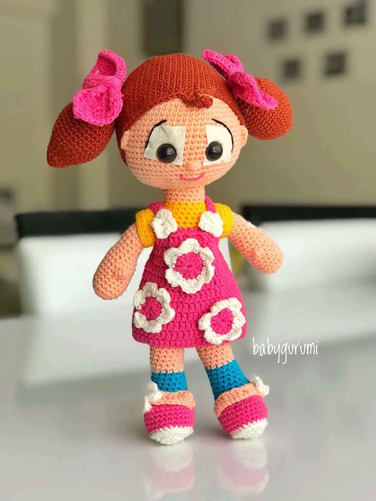Çiçekli Elbiseli El Yapımı Amigurumi Kız Oyuncak Bebek