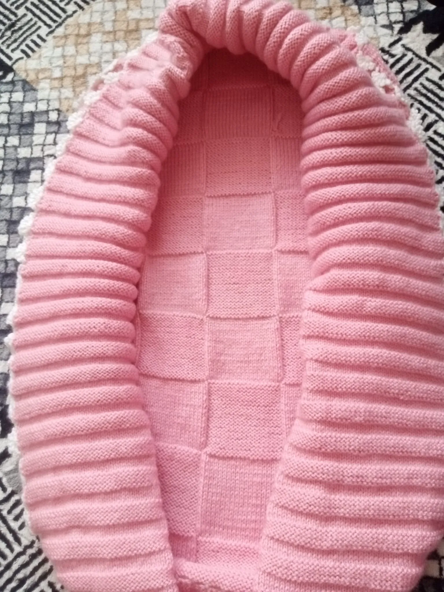 Arugami Bebek Örgü Uyku Yatağı – Pembe Renkli, El Örgüsü Konfor