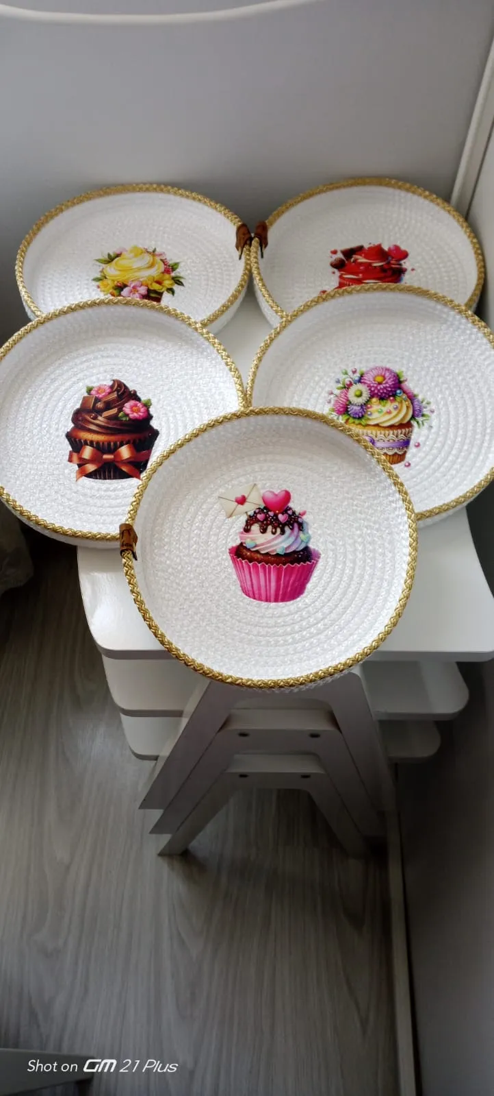 Cupcake Desenli El Yapımı Kahve Sunum Tepsisi
